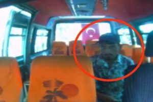 Kameraya baka baka aldı
