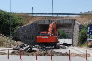 G&uuml;zelyalı altge&ccedil;idi trafiğe kapatıldı