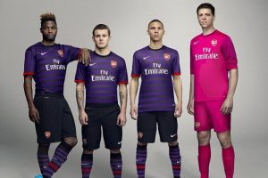 Arsenal'den şok eden formalar