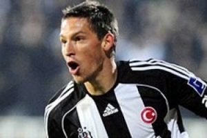 Holosko da takımda kaldı