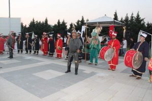 150 &ccedil;o&ccedil;uk erkekliğe ilk adımı attı
