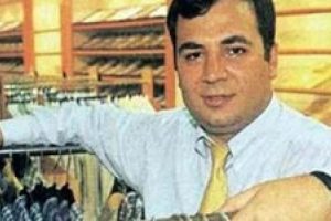 İşadamı i&ccedil;ki masasında arkadaşını &ouml;ld&uuml;rd&uuml;