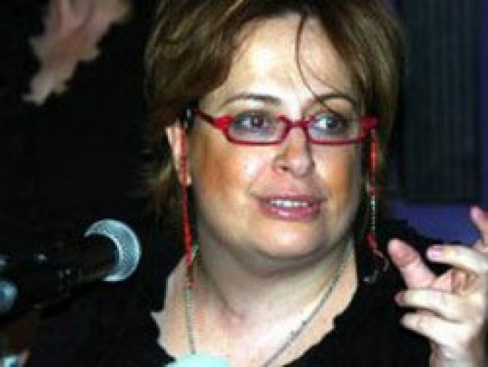 Dilek Sabancı: Baş&ouml;rt&uuml;s&uuml; takabilirim