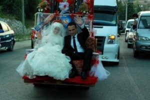 Forklift gelin arabası oldu