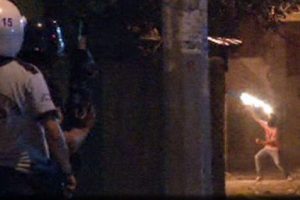 Polise molotoflu saldırı!