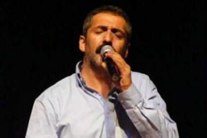 Yavuz Bing&ouml;l CHP kurultayını protesto etti