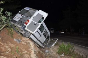 Askerleri taşıyan minib&uuml;s devrildi