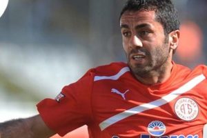 Eşine şiddet uygulayan futbolcuya ağır darbe