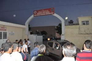 62 h&uuml;k&uuml;ml&uuml; İzmir'e g&ouml;nderildi