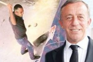 Oğlunun teknesini par&ccedil;alattı