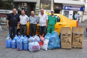Taksicilerden &ouml;rnek davranış