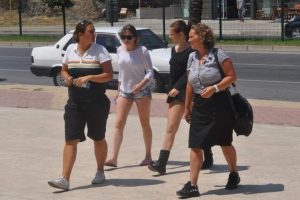 İsve&ccedil;li kız tecav&uuml;zden ka&ccedil;arak kurtuldu