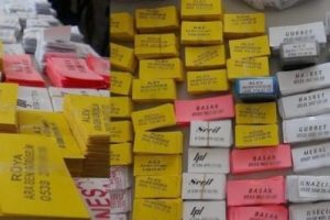 Sokaklara kağıt atarak fuhuş yaptıranlara darbe