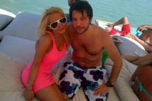 Nihat Doğan seksi sunucuyla tatilde