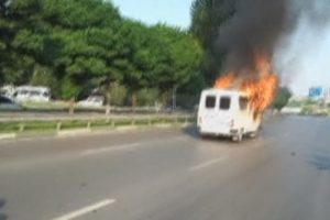 Polis ceza yazınca minib&uuml;s&uuml;n&uuml; yaktı
