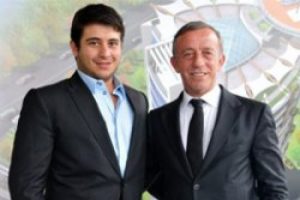 Par&ccedil;alattırdığı teknesinden sonra u&ccedil;akla &ouml;d&uuml;llendirdi