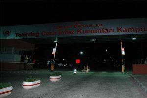 PKK'lı h&uuml;k&uuml;ml&uuml;ler cezaevinde yangın &ccedil;ıkardı