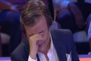 Erol Evgin g&ouml;zyaşlarına boğuldu