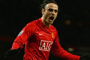 Ferguson Berbatov'u bırakmıyor