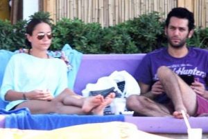 Suskunlar'ın Ecevit'i tatilde