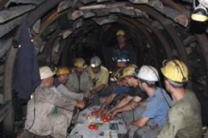 K&ouml;m&uuml;r karasıyla ilk sahur