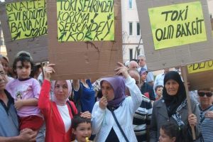 Doğanbey TOKİ sakinleri evlerinin anahtarlarını istiyor