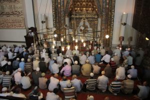 Vatandaşlar camilere sığmadı