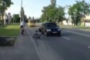 Bisikletiyle cipe b&ouml;yle &ccedil;arptı