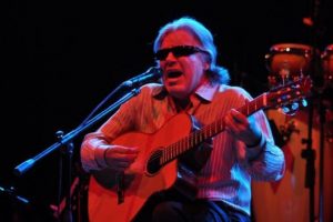 Efsane gitarist Çeşme'de konser verdi