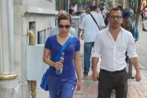 Burcu G&uuml;neş susuz gezmiyor