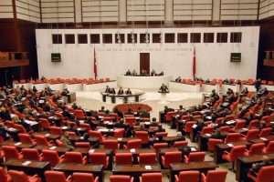 Meclis'te 'abi, abla' demek yasak
