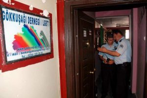 Travestilere eziyet davasına beraat