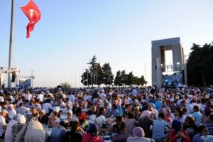 Şehitlikte rekor iftar