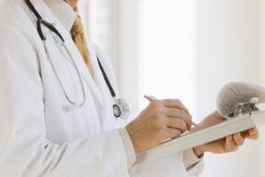Sahte doktor bilezikleri g&ouml;t&uuml;rd&uuml;