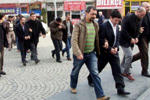 Silahlı su&ccedil; &ouml;rg&uuml;t&uuml;ne ceza yağdı