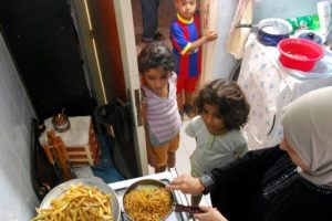 Ezan sesiyle bomba sesi birbirine karışıyor