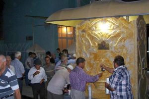 Bu &ccedil;eşmeden limonata akıyor