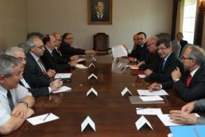Davutoğlu Suriye heyetiyle g&ouml;r&uuml;şt&uuml;