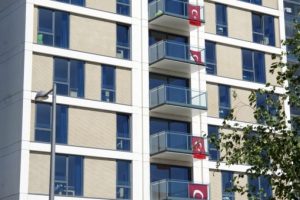 T&uuml;rk bayrağı olimpiyat k&ouml;y&uuml;nde