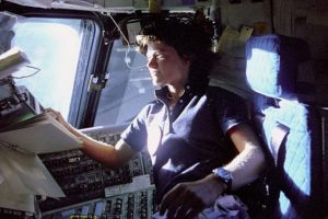 İlk kadın astronot &ouml;ld&uuml;