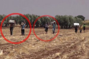 Mayınlı araziden T&uuml;rkiye'ye b&ouml;yle ka&ccedil;tılar
