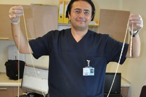 Bağırsağından 2,5 metrelik solucan &ccedil;ıktı