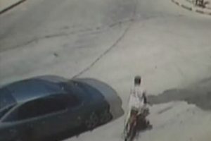 Bisiklete b&ouml;yle &ccedil;arpıp ka&ccedil;tı