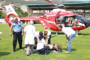 Kamyon şof&ouml;r&uuml;n&uuml;n imdadına helikopter yetişti
