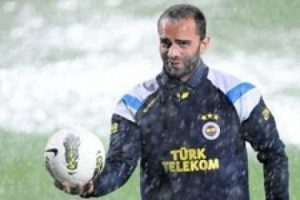 Fenerbah&ccedil;e ma&ccedil;ı yağmura teslim