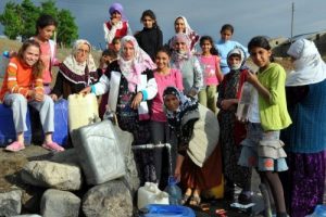 Su y&uuml;z&uuml;nden evlenemiyorlar!