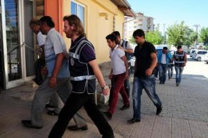 Deprem r&uuml;şveti sanıkları adliyede