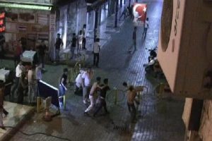 Disko &ccedil;alışanları b&ouml;yle kavga etti