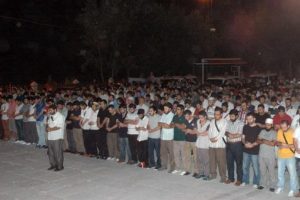 M&uuml;sl&uuml;man katliamı protesto edildi
