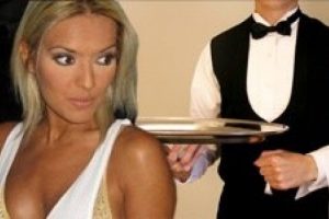 Demet'in kovdurduğu o garson yeniden işe alındı